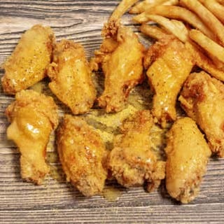 Wings 10 Pieces & Fries.